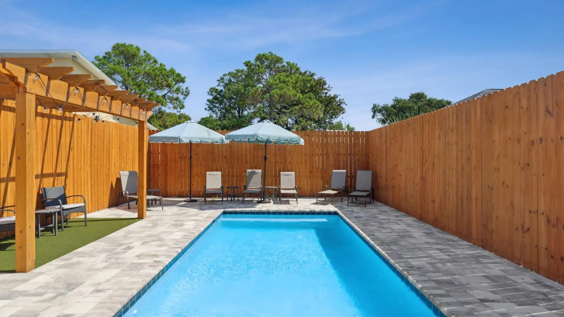 Semesterbostad Grand Retreat I! 4Br 5Ba Sleeps 15! Private Pool! Luxury And Comfort Await! Panama City Beach