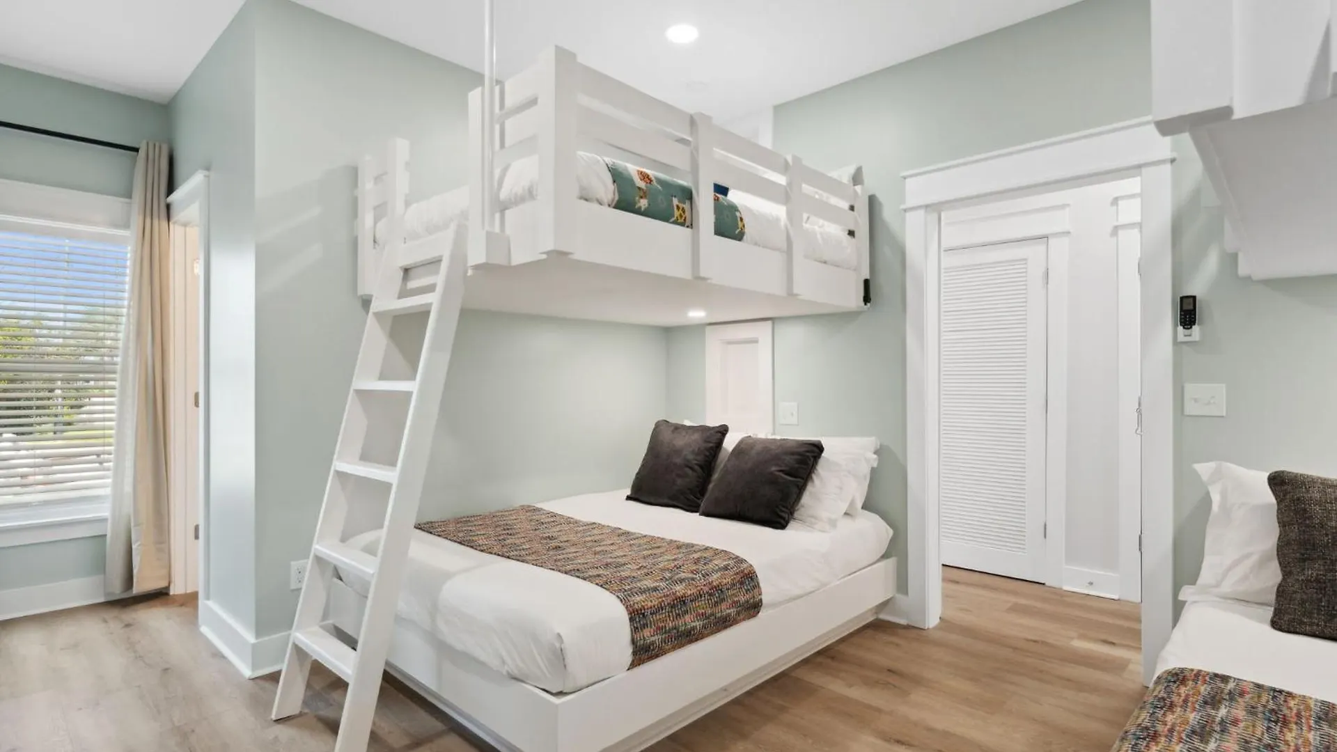 Semesterbostad Grand Retreat I! 4Br 5Ba Sleeps 15! Private Pool! Luxury And Comfort Await! Panama City Beach USA
